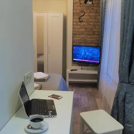 Emi 3* וילנה