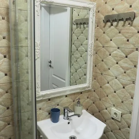 Emi Aparthotel 3*