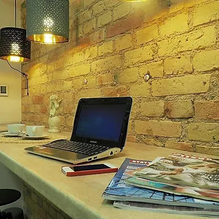Emi Aparthotel 3*